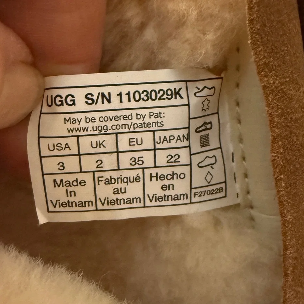 UGG Kids Classic II Back Zip Chestnut Suede Boots 1103029K Size 3 Youth